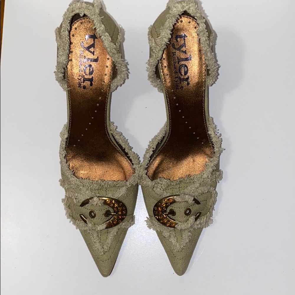 Richard Tyler Canvas Pumps Unique and Edgy - Picture 2 of 5